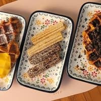 카페 봄(cafe B.O.M) 로고
