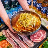 진주밀면&한판삼겹살 로고